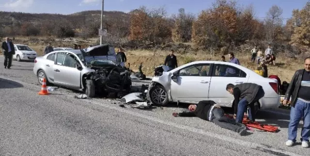 Konya'da Trafik Kazası: 8 Yaralı - Haber