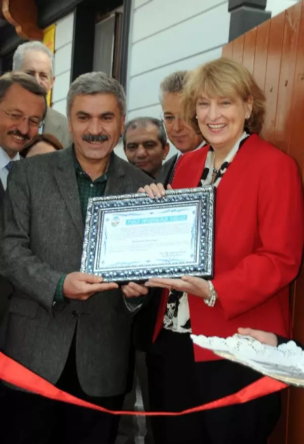 ABD'li Yazar, Tokat'ta Aldığı Eve Yerleşti