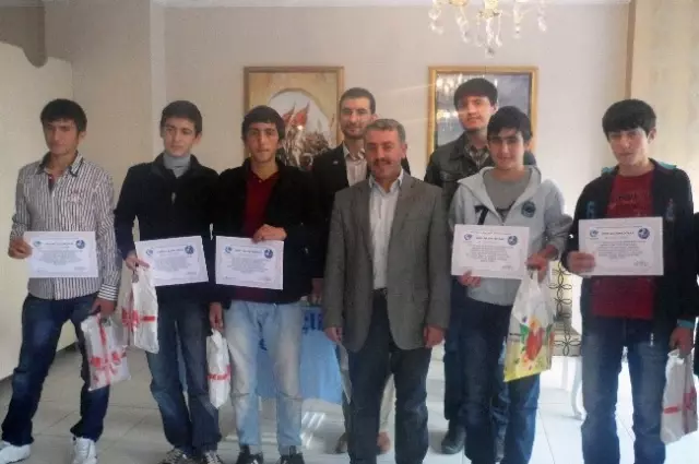 Gümüşhane'de Fetih Nesli Satranç Turnuvası Yapıldı Gümüşhane'de Fetih Nesli Satranç Turnuvası Yapıldı