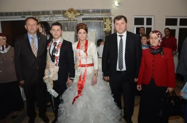 Başkan Karabalık, Düğün Cemiyetlerine Katıldı Başkan Karabalık, Düğün Cemiyetlerine Katıldı