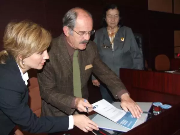 Büyükersen, 'Çocukların Cinsel Sömürü ve İstismara Karşı Korunması Anlaşması'nı İmzaladı Büyükersen, 'Çocukların Cinsel Sömürü ve İstismara Karşı Korunması Anlaşması'nı İmzaladı