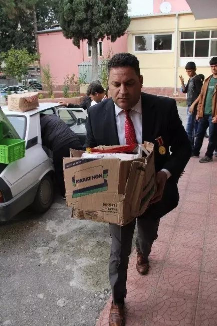 (Özel Haber) Gaziler Atık Kağıt Toplayarak Fakir Öğrencilere Yardım Eli Uzatıyor