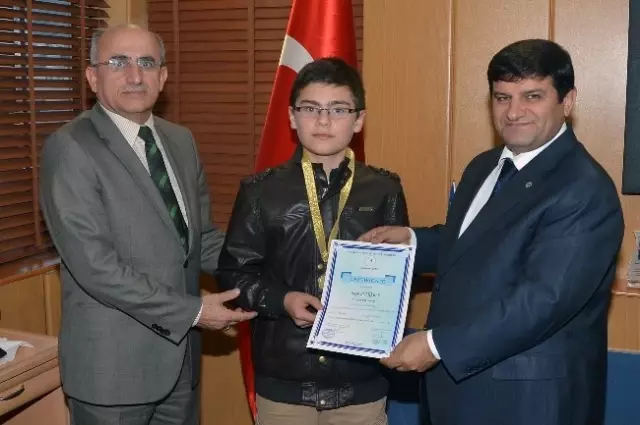 Gümüşhane'nin Matematik Dehaları Vali Mayda'yı Ziyaret Etti Gümüşhane'nin Matematik Dehaları Vali Mayda'yı Ziyaret Etti