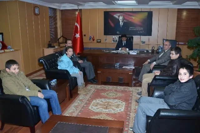 Gümüşhane'nin Matematik Dehaları Vali Mayda'yı Ziyaret Etti Gümüşhane'nin Matematik Dehaları Vali Mayda'yı Ziyaret Etti