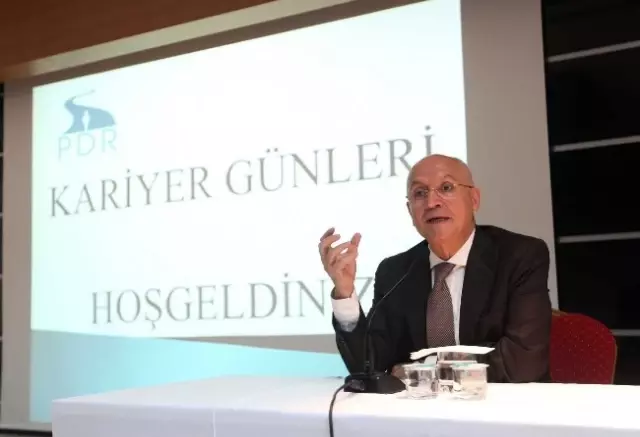 Başkan Yaşar Kariyer Günleri'ne Konuk Oldu Başkan Yaşar Kariyer Günleri'ne Konuk Oldu