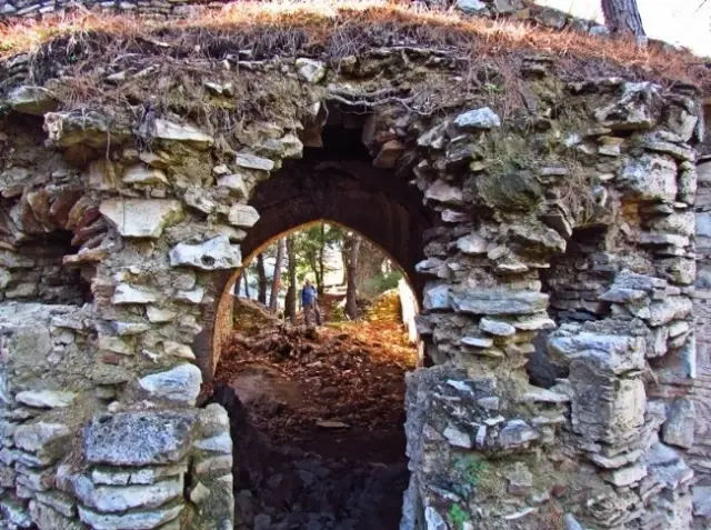 Kurşunlu Manastırı Çökmeye Başladı