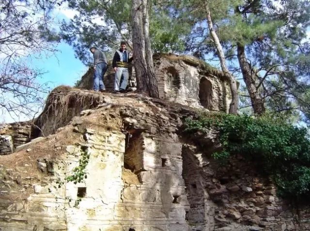 Kurşunlu Manastırı Çökmeye Başladı