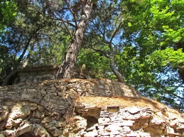 Kurşunlu Manastırı Çökmeye Başladı