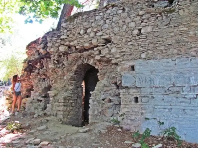 Kurşunlu Manastırı Çökmeye Başladı
