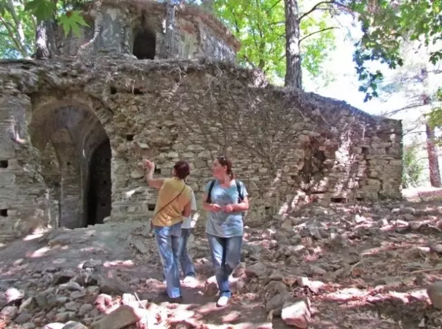 Kurşunlu Manastırı Çökmeye Başladı