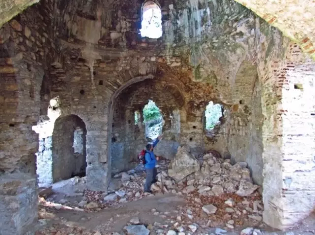Kurşunlu Manastırı Çökmeye Başladı
