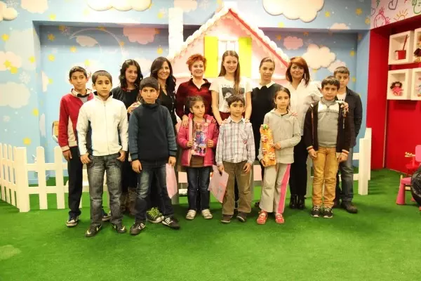 Benim Hala Umudum Var'ın Oyuncuları Cevahir'de Mutluluk Dağıttı Benim Hala Umudum Var'ın Oyuncuları Cevahir'de Mutluluk Dağıttı