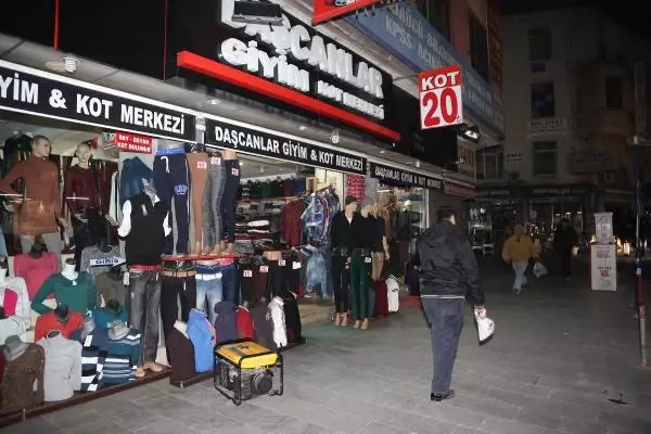 Mersin'de Elektrik Kesintisi Esnafı Vurdu Mersin'de Elektrik Kesintisi Esnafı Vurdu