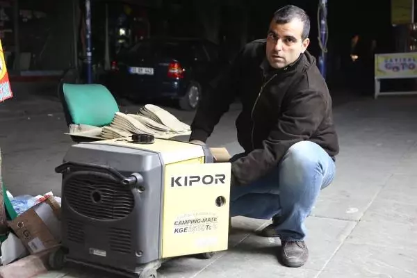 Mersin'de Elektrik Kesintisi Esnafı Vurdu Mersin'de Elektrik Kesintisi Esnafı Vurdu