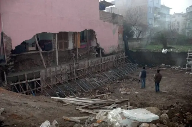 (Özel Haber) Temel Kazılırken Evleri Başlarına Yıkıldı - Haber