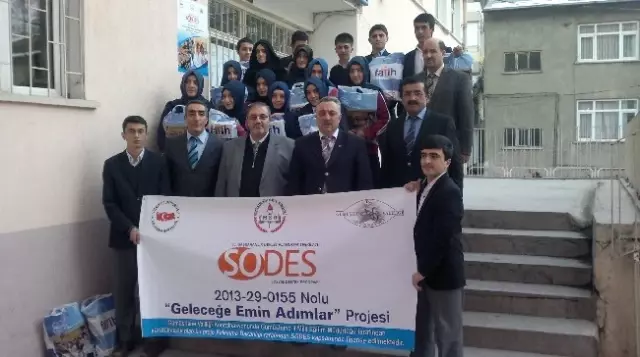 Gümüşhane'de Sodes'le Bin 400 Öğrenciye Materyal Gümüşhane'de Sodes'le Bin 400 Öğrenciye Materyal