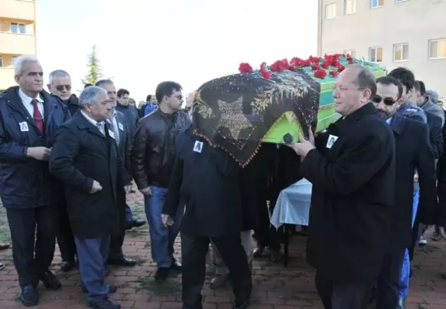 Yüzlerce Öğrenci Yetiştirdi Ama Kızını Mezun Edemedi