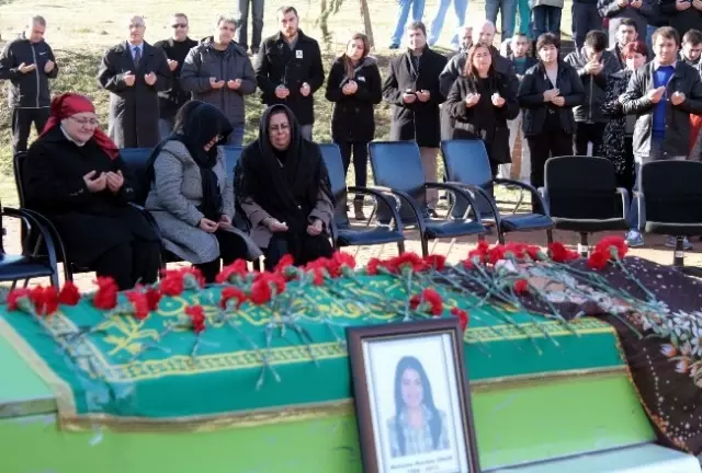 Yüzlerce Öğrenci Yetiştirdi Ama Kızını Mezun Edemedi
