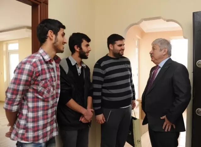 Büyükşehirden Üniversite Öğrencilerini Ev Eşyası Yardımı Haber