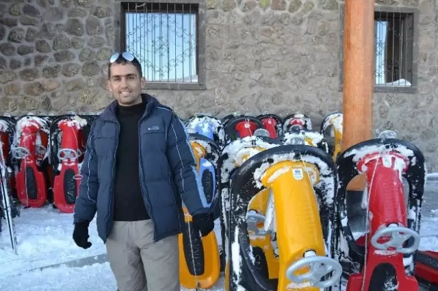 Erciyes'te Kayak Malzeme Satışı Yapan Esnafın Yüzü Gülüyor