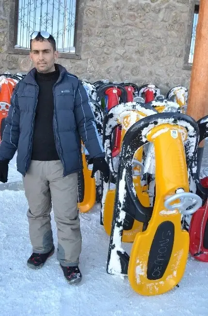 Erciyes'te Kayak Malzeme Satışı Yapan Esnafın Yüzü Gülüyor