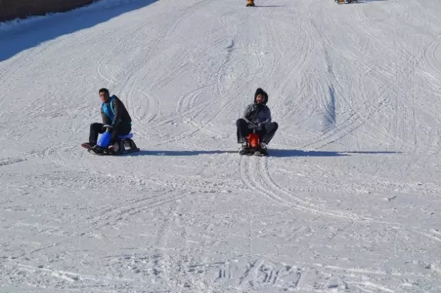 Erciyes'te Kayak Malzeme Satışı Yapan Esnafın Yüzü Gülüyor
