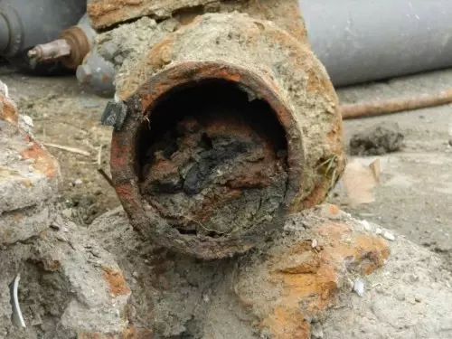 Lapseki'de 60 Yıllık Su Boruları Zehir Saçıyor Lapseki'de 60 Yıllık Su Boruları Zehir Saçıyor