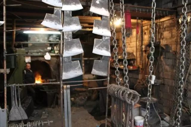 Osmanlı'nın Torunları Demiri Dövmeye Devam Ediyor Osmanlı'nın Torunları Demiri Dövmeye Devam Ediyor