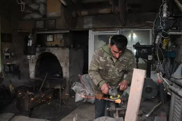 Osmanlı'nın Torunları Demiri Dövmeye Devam Ediyor