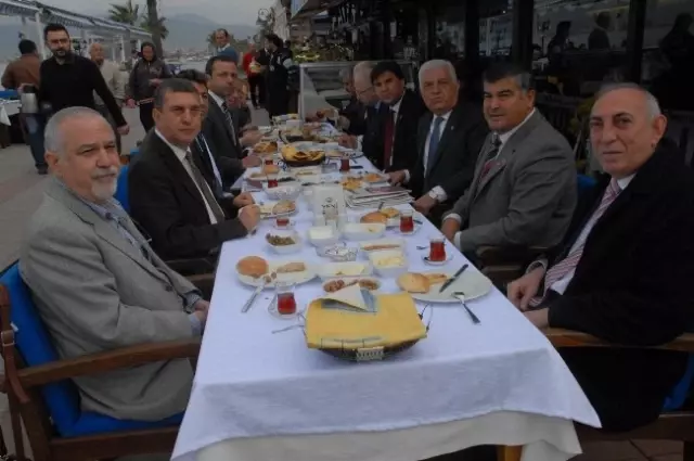 CHP'li Belediye Başkanları Kahvaltıda Buluştu CHP'li Belediye Başkanları Kahvaltıda Buluştu