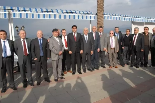 CHP'li Belediye Başkanları Kahvaltıda Buluştu CHP'li Belediye Başkanları Kahvaltıda Buluştu