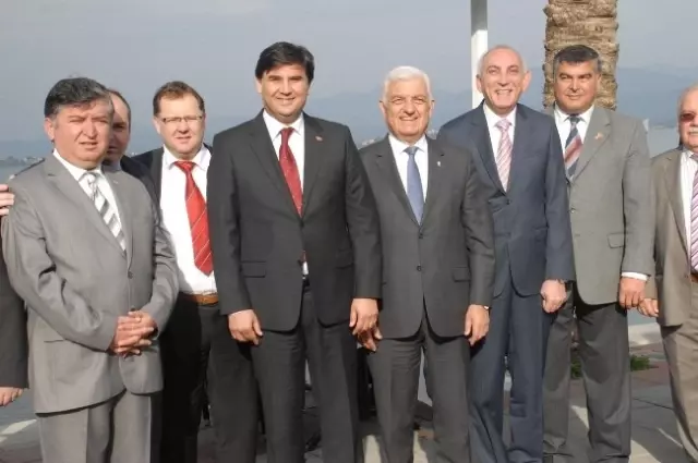 CHP'li Belediye Başkanları Kahvaltıda Buluştu CHP'li Belediye Başkanları Kahvaltıda Buluştu