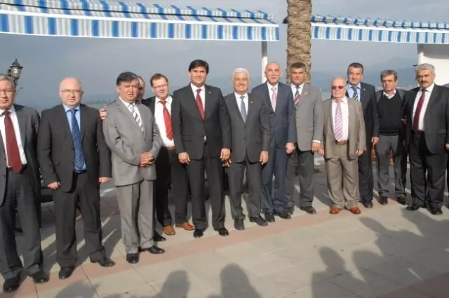 CHP'li Belediye Başkanları Kahvaltıda Buluştu CHP'li Belediye Başkanları Kahvaltıda Buluştu