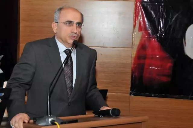 Akif, Gümüşhane'de Şiir Okuma Yarışmasıyla Anıldı Akif, Gümüşhane'de Şiir Okuma Yarışmasıyla Anıldı