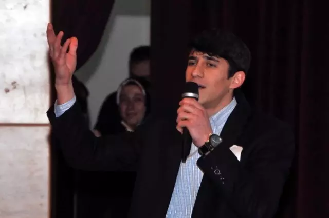Akif, Gümüşhane'de Şiir Okuma Yarışmasıyla Anıldı Akif, Gümüşhane'de Şiir Okuma Yarışmasıyla Anıldı