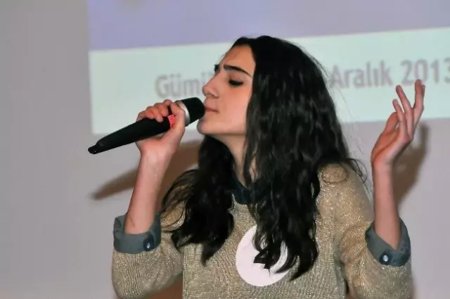 Akif, Gümüşhane'de Şiir Okuma Yarışmasıyla Anıldı Akif, Gümüşhane'de Şiir Okuma Yarışmasıyla Anıldı