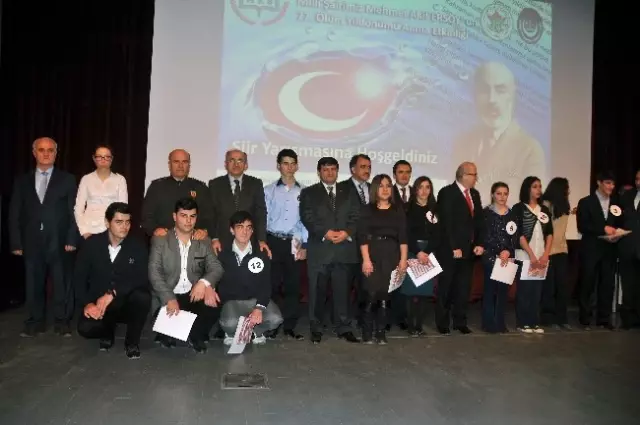 Akif, Gümüşhane'de Şiir Okuma Yarışmasıyla Anıldı Akif, Gümüşhane'de Şiir Okuma Yarışmasıyla Anıldı