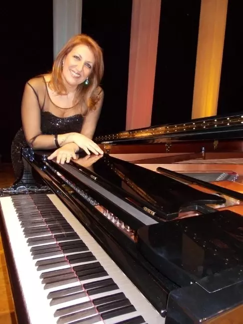 Karşıyaka Opera Yeni Yılda da Müzikle Dolu Karşıyaka Opera Yeni Yılda da Müzikle Dolu