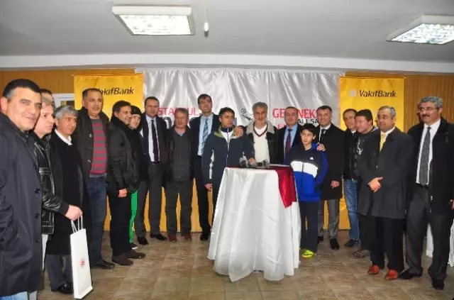 Savcılarla Ünlü Futbolcular Halı Sahada Buluştu