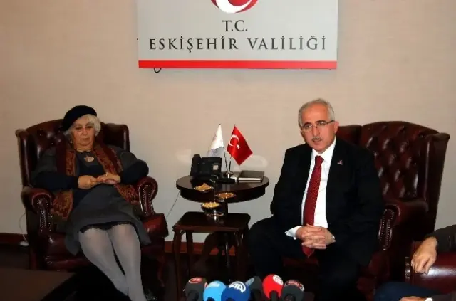 Yunus Emre-Aşkın Sesi' Film Ekibinden Vali Tuna'ya Ziyaret Yunus Emre-Aşkın Sesi' Film Ekibinden Vali Tuna'ya Ziyaret