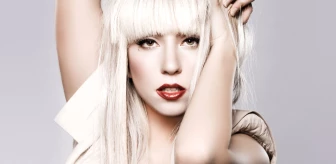 Lady Gaga Modelliğe Alıştı