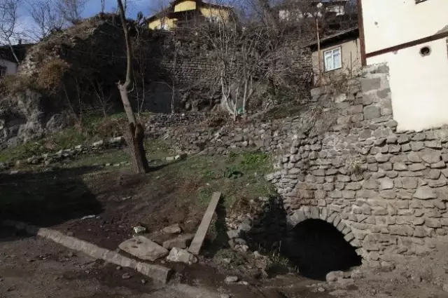 Kalede Bulunan Tüneller Gizemini Koruyor Kalede Bulunan Tüneller Gizemini Koruyor