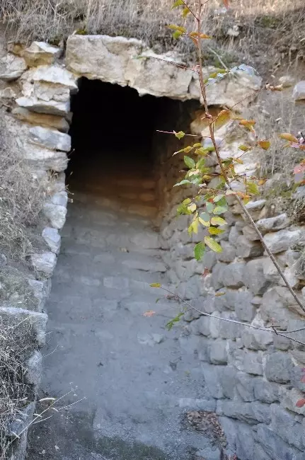 Kalede Bulunan Tüneller Gizemini Koruyor Kalede Bulunan Tüneller Gizemini Koruyor