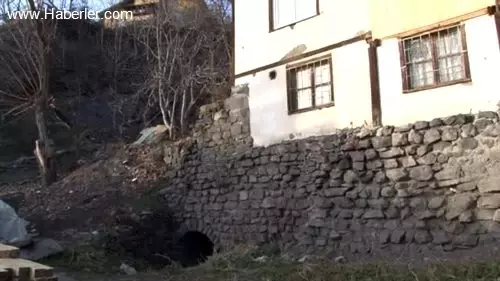 Niksar Kalesi'nde 'Gizli Geçit' Keşfedildi Niksar Kalesi'nde 'Gizli Geçit' Keşfedildi