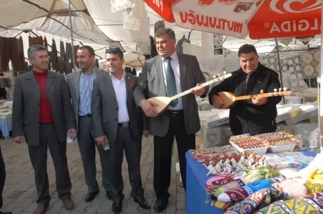 CHP'li Başkan Adayı Saz'a Dayanamdı CHP'li Başkan Adayı Saz'a Dayanamdı