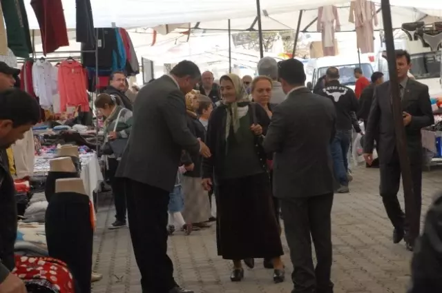 CHP'li Başkan Adayı Saz'a Dayanamdı CHP'li Başkan Adayı Saz'a Dayanamdı