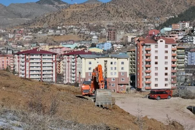 Gümüşhane'de Yüzme Havuzuna İlk Kazma Vuruldu Gümüşhane'de Yüzme Havuzuna İlk Kazma Vuruldu