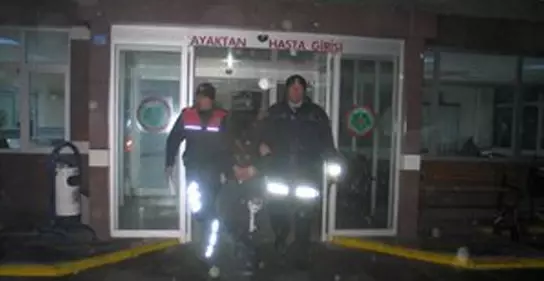 &quot;Kız Arkadaşımı Arıyorum&quot; Diyerek Eve Bıçak Zoruyla Girdi Haber