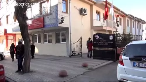 Güvenlik Görevlisinden Akıl Almaz 'Sosyal' Dolandırıcılık Güvenlik Görevlisinden Akıl Almaz 'Sosyal' Dolandırıcılık