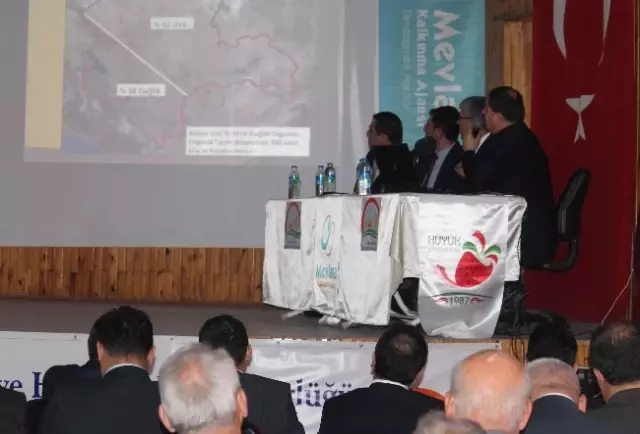 Hüyük'te Organik Çilek Çalıştayı Başladı Hüyük'te Organik Çilek Çalıştayı Başladı